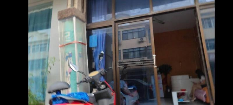 鹅湖镇五星路足浴街，路边各种x